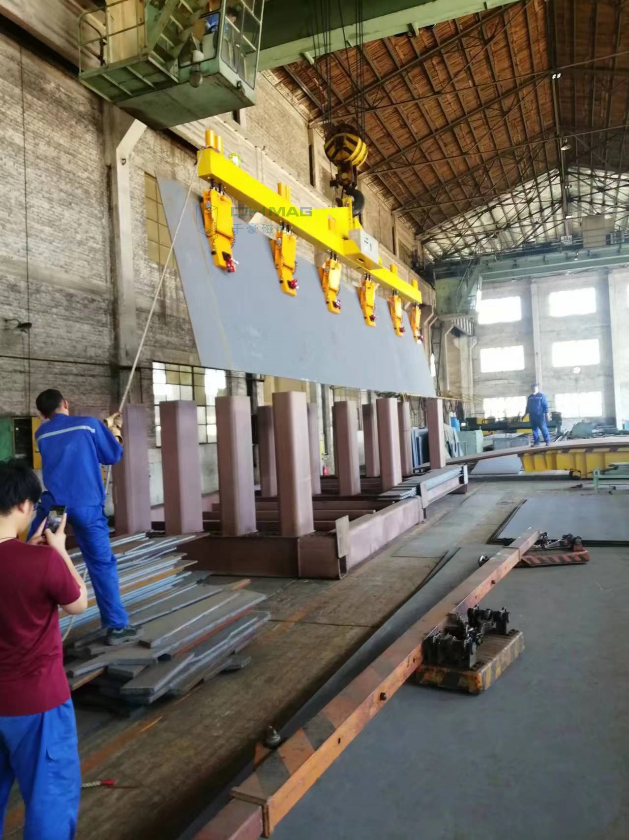 豎著吊鋼板，側(cè)吊鋼板，千豪電永磁吊具